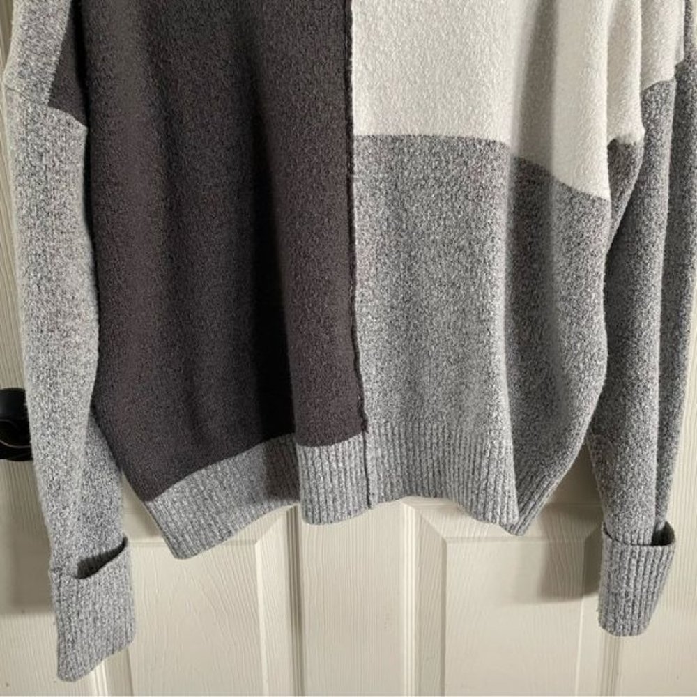 Torrid Size 2x Gray Color Block Sweater - image 4